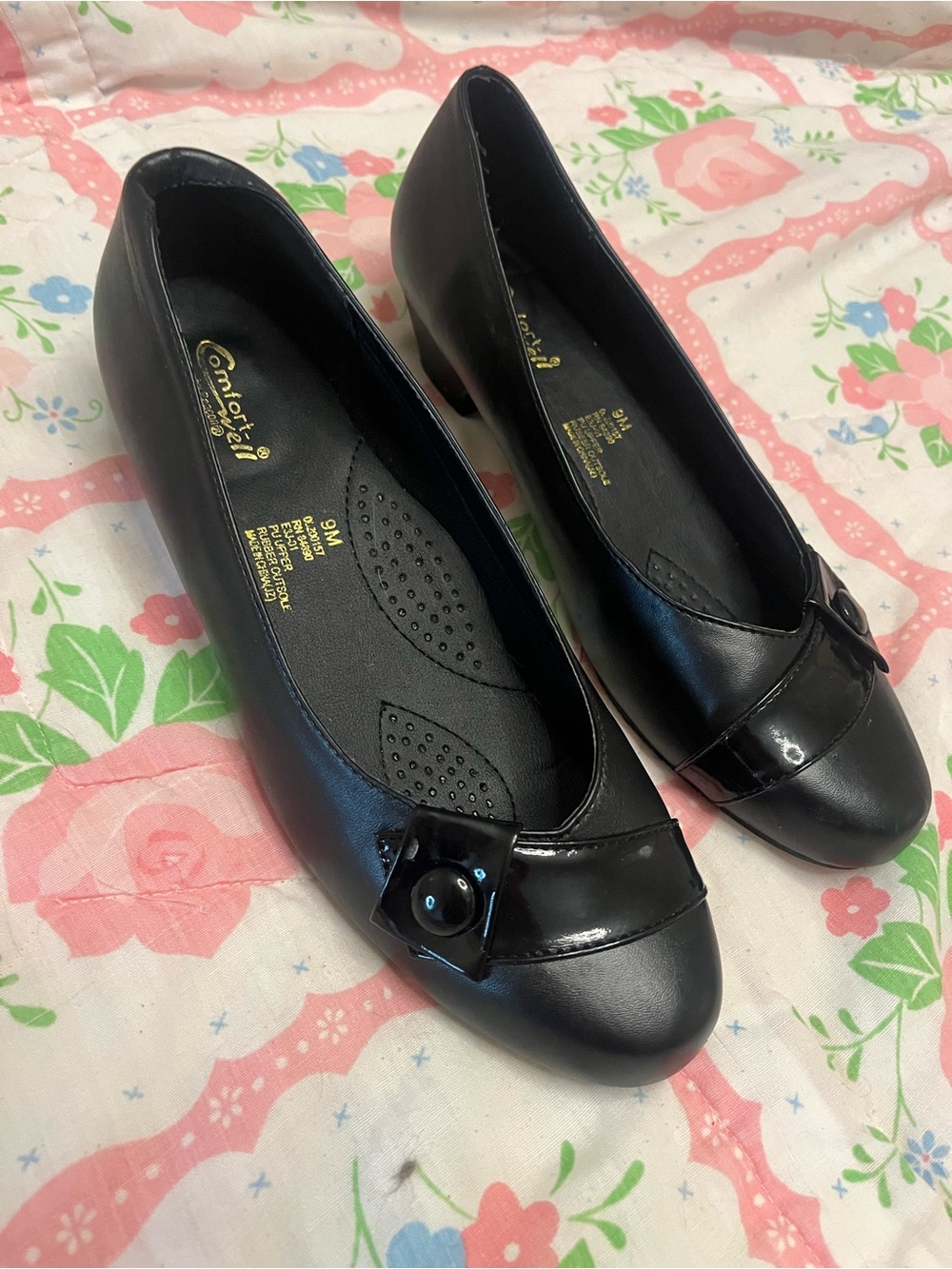 Comfortwell Women’s Low Heel Ballet Flats with Decorative Bow